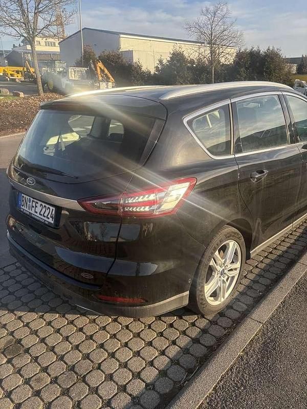 Gebraucht Ford S-MAX Titanium 209 PS (153 kW) 2018 Schwarz Van / Kleinbus