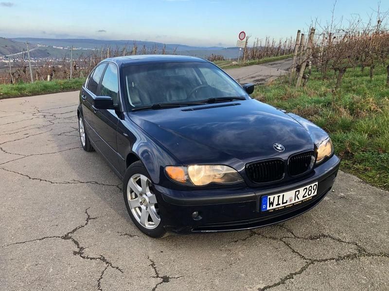 Blau Gebraucht 2003 BMW 320 Limousine | 3.000 € (Guter Preis) - Bild 1/4