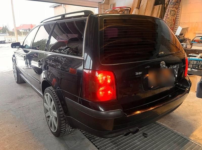 Usata VW Passat 131 CV (96 kW) 2004 Nero Station wagon