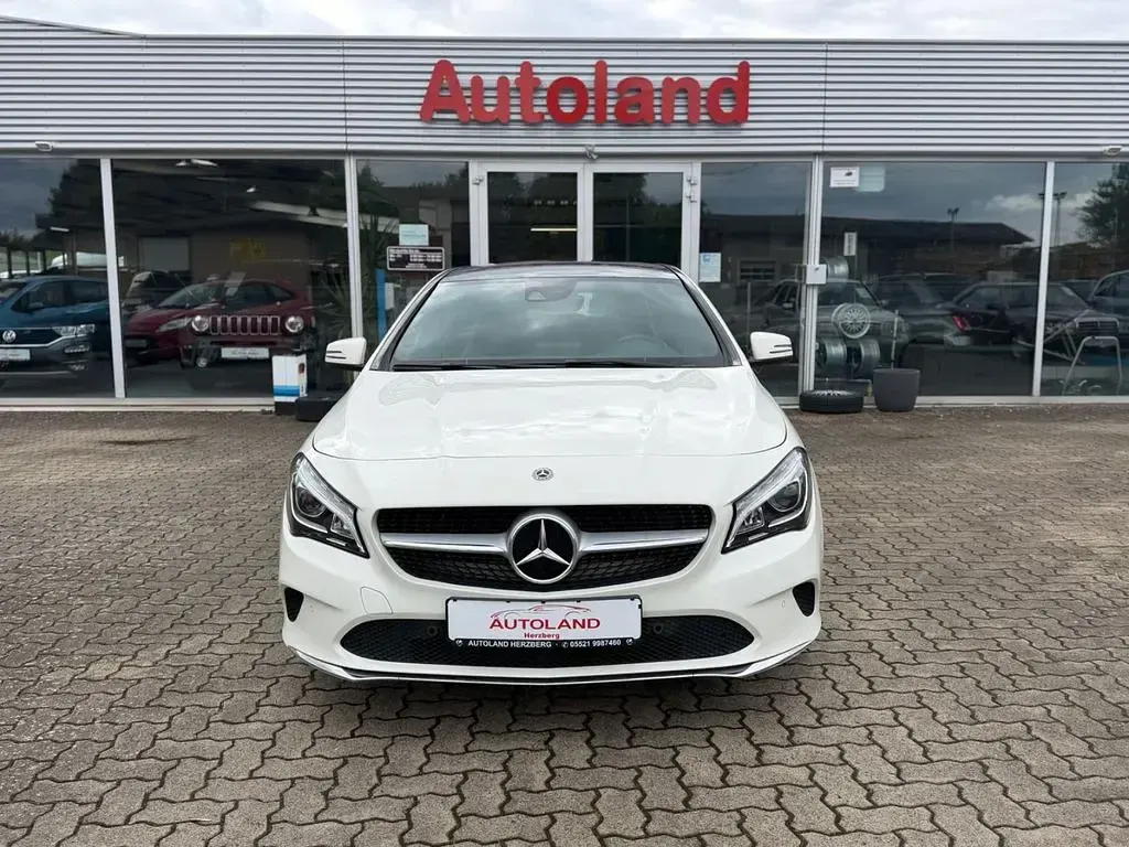Gebraucht Mercedes CLA220 Shooting Brake 177 PS (130 kW) 2017 Weiß Kombi