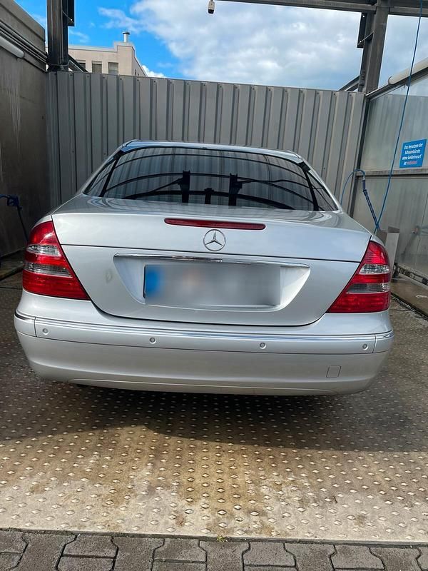 Gebraucht Mercedes E240 177 PS (130 kW) 2002 Silber Limousine