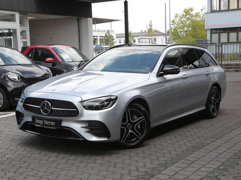Hightechsilber metallic metallic Gebraucht 2022 Mercedes E300 Avantgarde Kombi | 40.050 € (Etwas zu teuer) - Bild 1/4