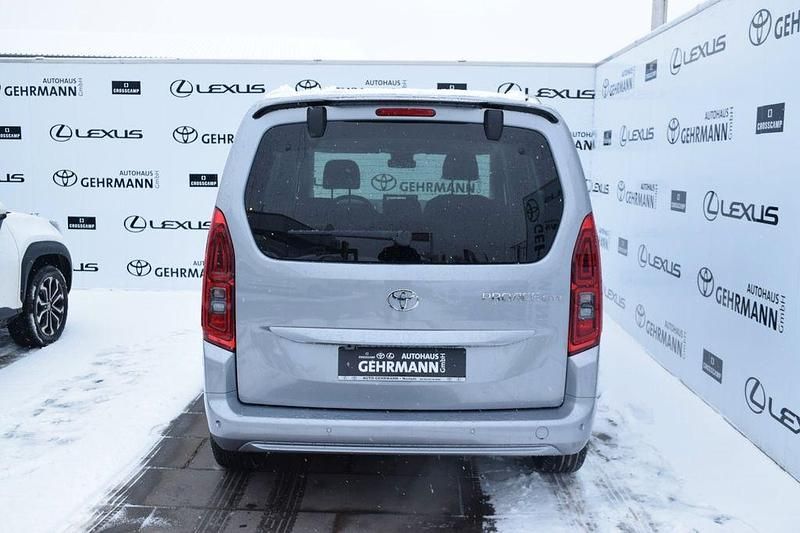 Neu Toyota Proace Verso City 102 PS (75 kW) 2026 Silber Kombi