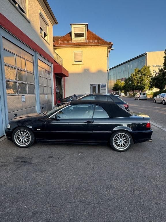 Gebraucht BMW 320 Cabriolet Performance 170 PS (125 kW) 2001 Schwarz Cabrio