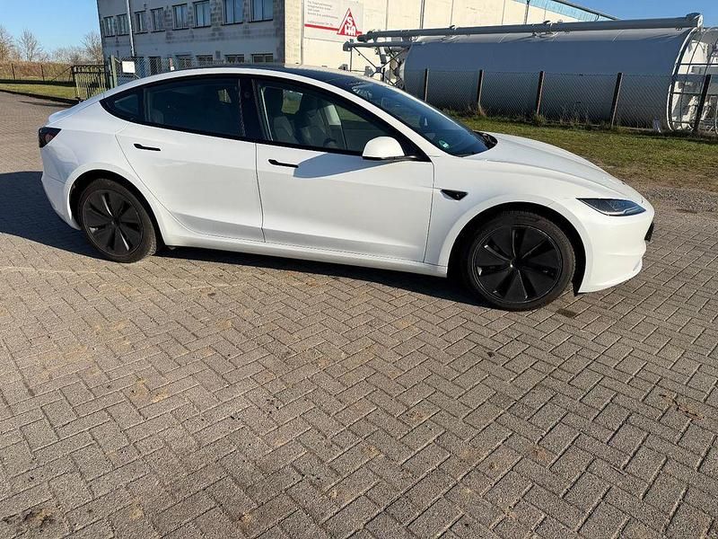 Gebraucht Tesla Model 3 Standard Range 208 kW (283 PS) 2023 Weiß Limousine