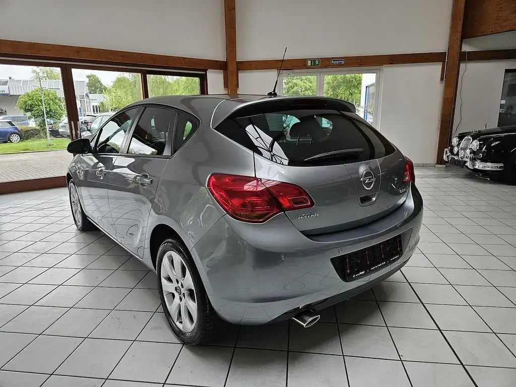 Usata Opel Astra 120 CV (88 kW) 2013 Argento Berlina