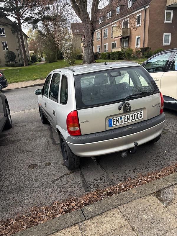 Gebraucht Opel Corsa 75 PS (55 kW) 2000 Silber Kleinwagen
