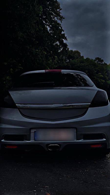 Silber Gebraucht 2005 Opel Astra GTC Coupé | 4.400 € (Teuer) - Bild 1/4