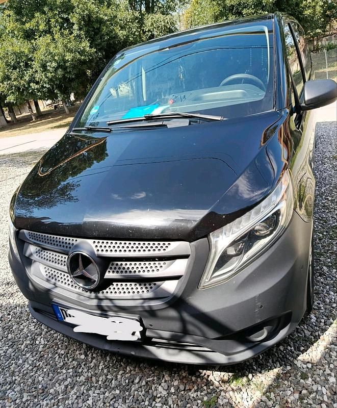 Schwarz Gebraucht 2018 Mercedes Vito Van | 20.000 € - Bild 1/4