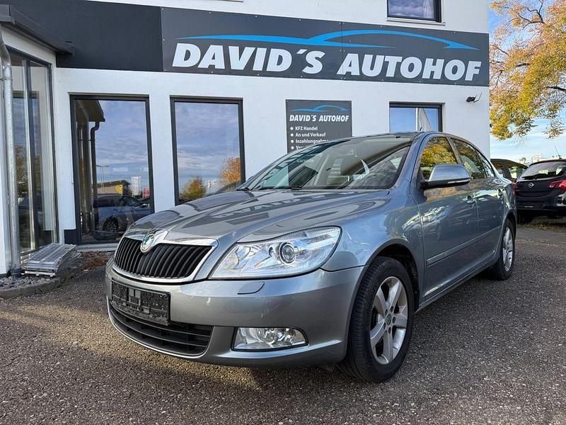 Grau Gebraucht 2012 Skoda Octavia Family Limousine | 5.900 € (Superpreis) - Bild 1/4