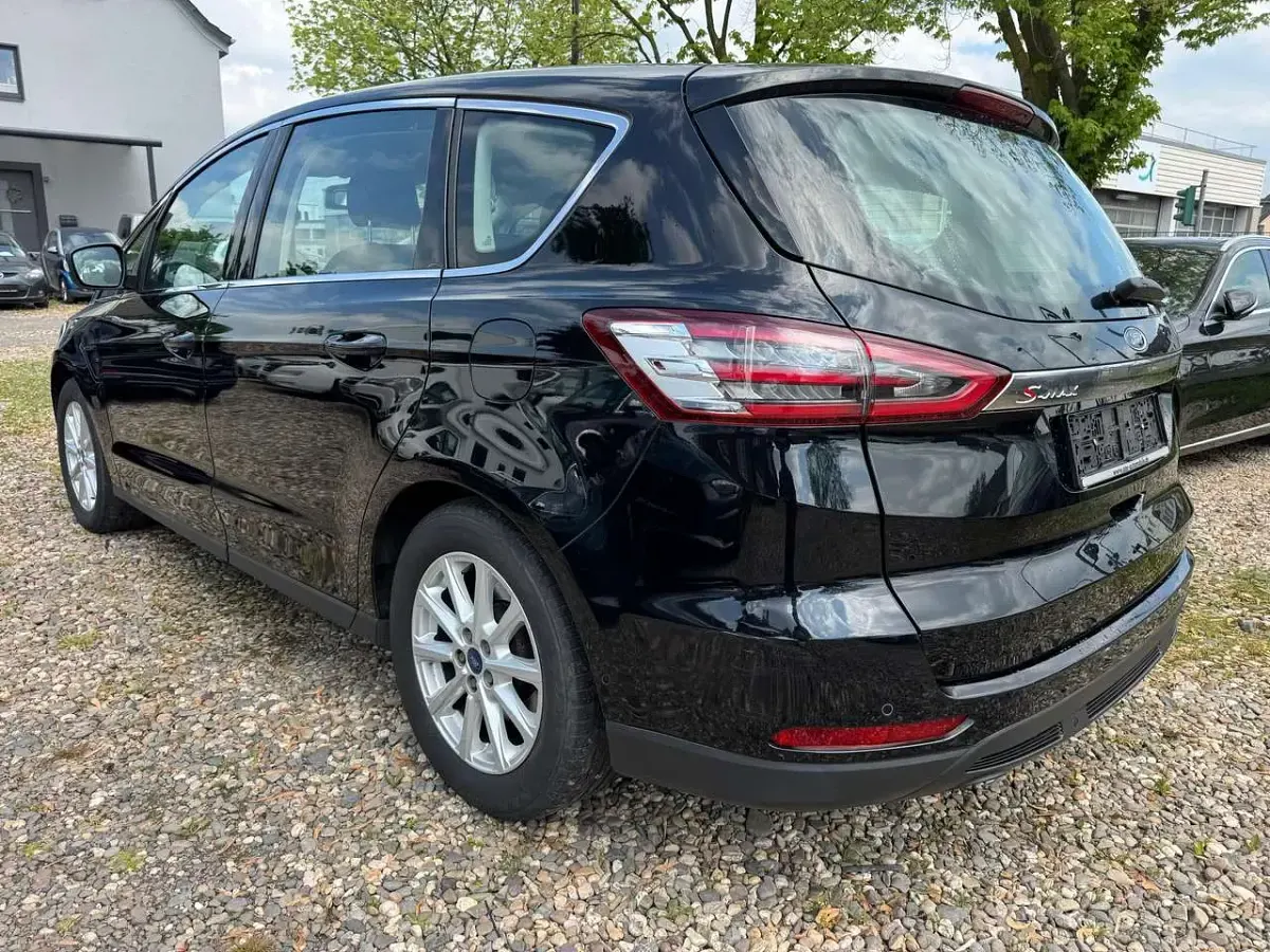 Używany Ford S-MAX Titanium 160 KM (117 kW) 2017 Czarny Minivan