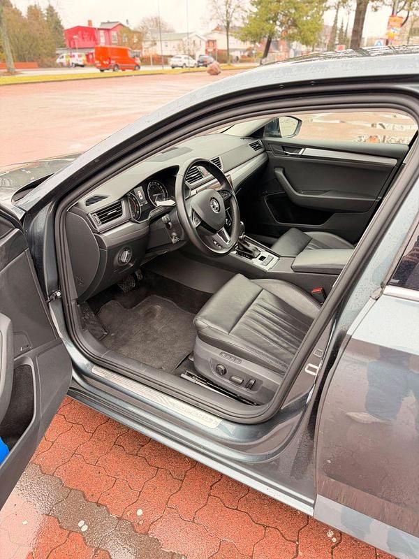 Gebraucht Skoda Superb Style 150 PS (110 kW) 2018 Grau Limousine