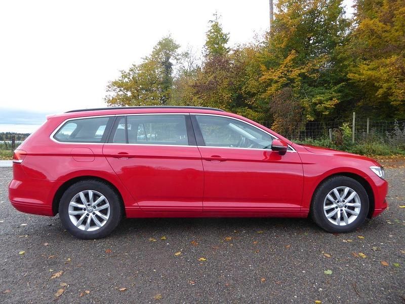 Rot Gebraucht 2018 VW Passat Pro Kombi | 11.900 € (Guter Preis) - Bild 1/4