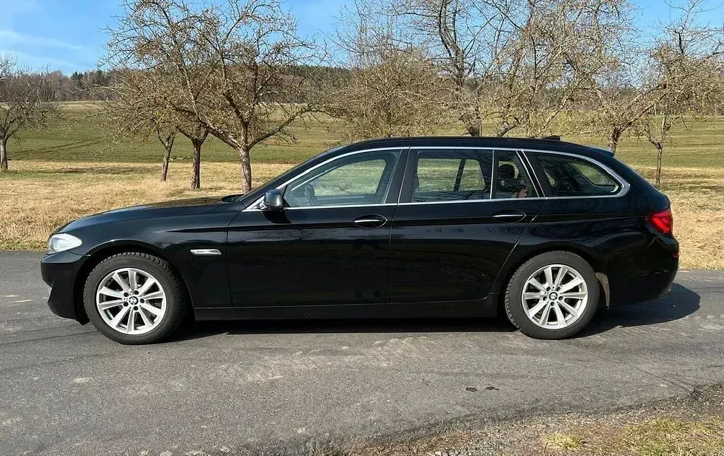 Gebraucht BMW 525 Sport Line 218 PS (160 kW) 2012 Schwarz Limousine