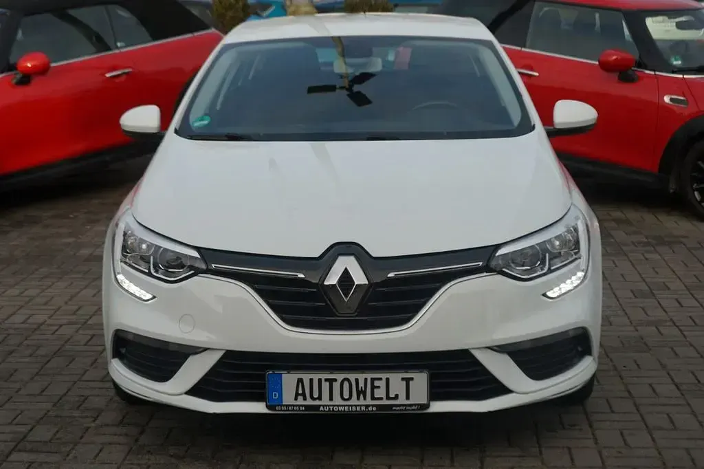Gebraucht Renault Mégane Play 101 PS (74 kW) 2018 Weiß Limousine