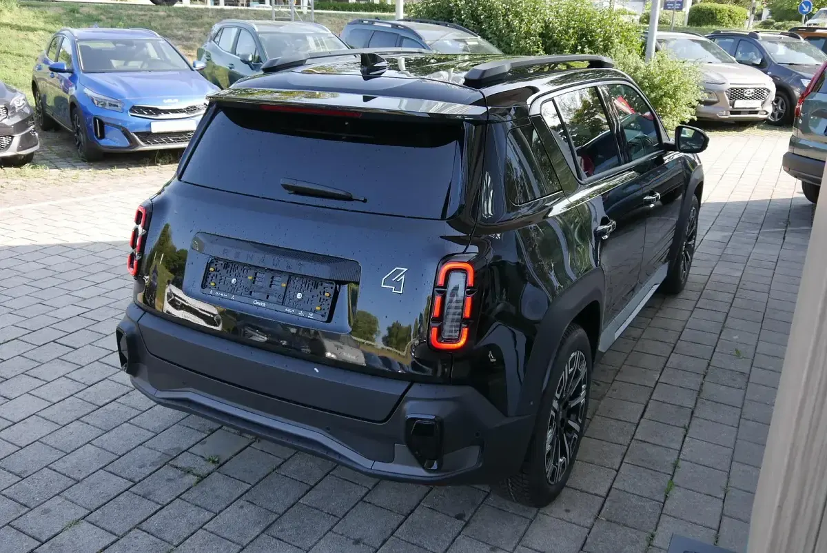 Neu Renault 4 E-Tech Iconic 77 kW (106 PS) 2026 Blackpearlschwarz SUV