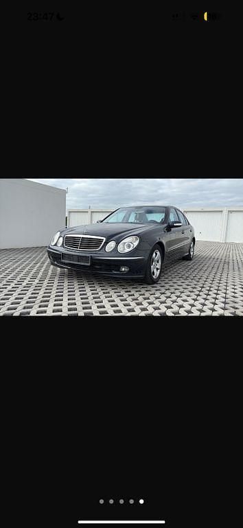 Blau Gebraucht 2005 Mercedes E220 Avantgarde Limousine | 3.800 € (Fairer Preis) - Bild 1/4