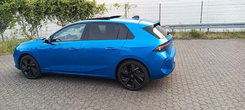 Blau Gebraucht 2023 Opel Astra Ultimate Limousine | 25.500 € (Guter Preis) - Bild 1/4