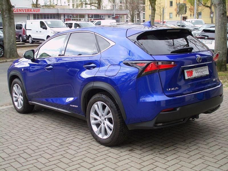 Gebraucht Lexus NX300h E-FOUR 197 PS (144 kW) 2017 Blau SUV