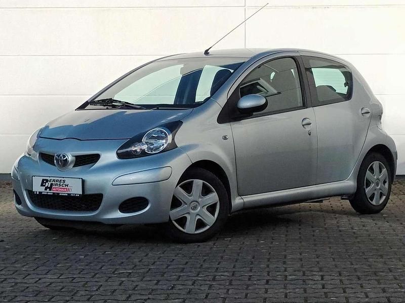 Satin silber Gebraucht 2009 Toyota Aygo Kleinwagen | 4.680 € (Teuer) - Bild 1/4