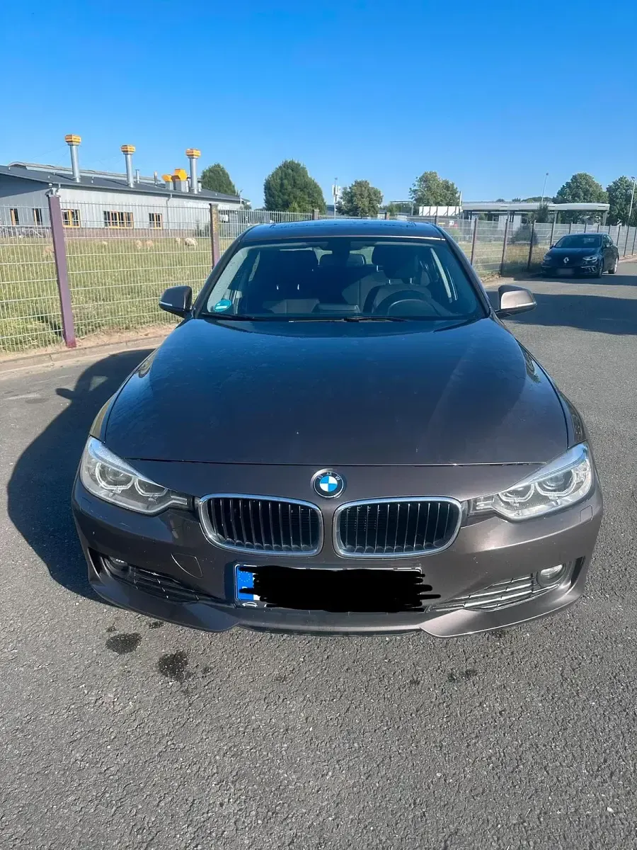 Gebraucht BMW 318 143 PS (105 kW) 2012 Braun Limousine