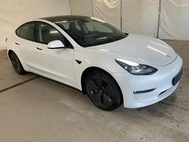 Gebraucht Tesla Model 3 258 kW (351 PS) 2023 Weiss metallic Limousine
