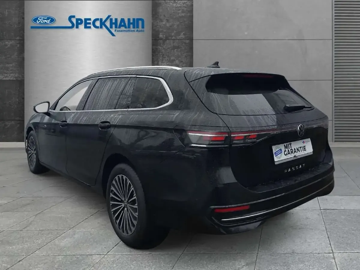 Gebraucht VW Passat Elegance 150 PS (110 kW) 2025 Grenadillschwarz metallic Kombi