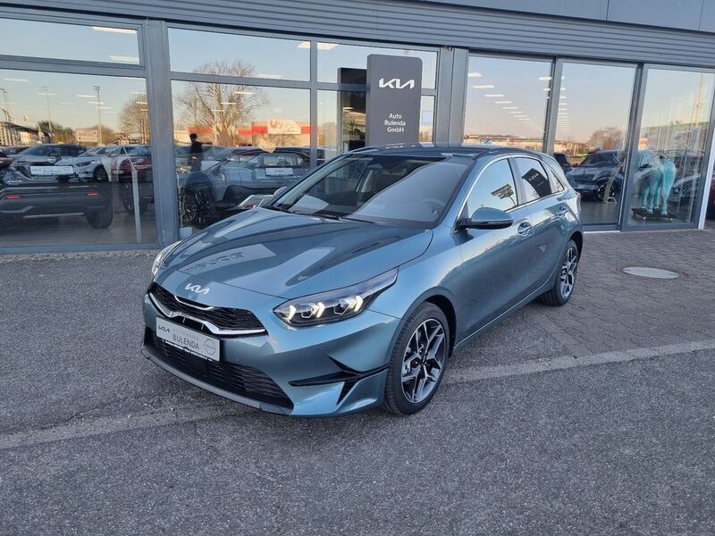 Neu Kia Ceed Style 140 PS (102 kW) 2025 Grau Kleinwagen