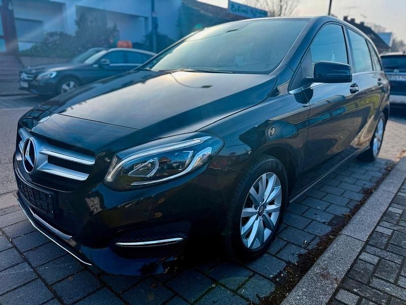 Gebraucht Mercedes B220 177 PS (130 kW) 2016 Schwarz Van / Kleinbus