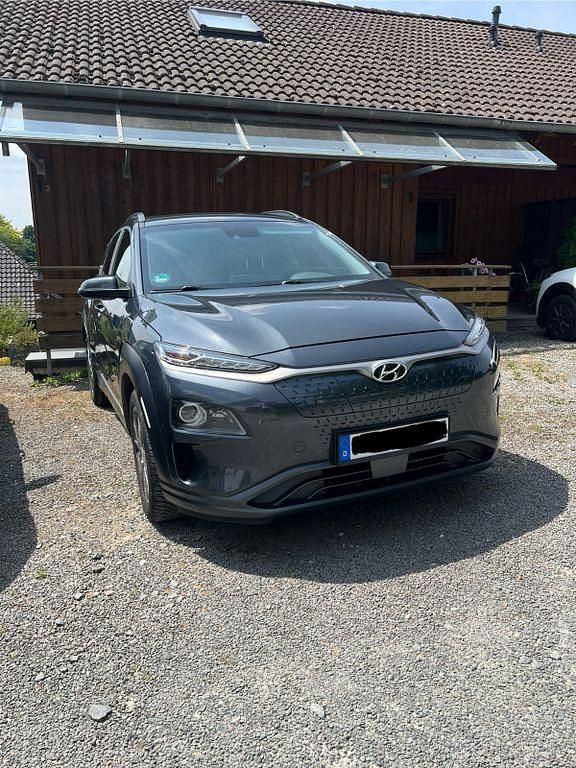 Grau Gebraucht 2020 Hyundai Kona Style SUV | 17.500 € (Superpreis) - Bild 1/4