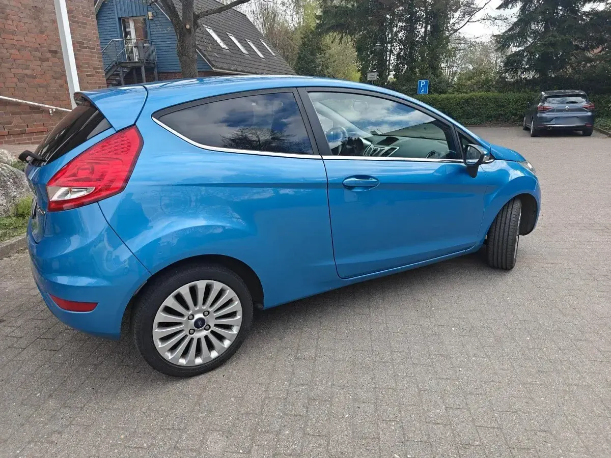 Gebraucht Ford Fiesta Titanium 97 PS (71 kW) 2009 Blau Limousine