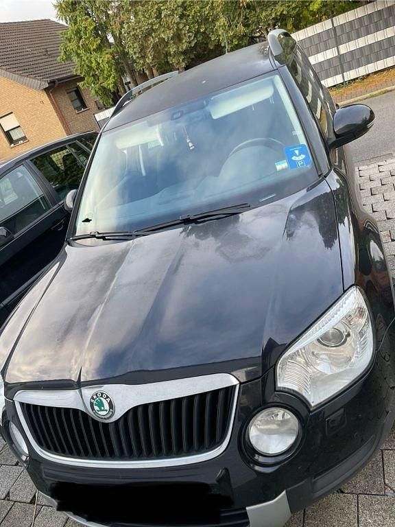 Schwarz Gebraucht 2012 Skoda Yeti Elegance SUV | 7.999 € (Fairer Preis) - Bild 1/4