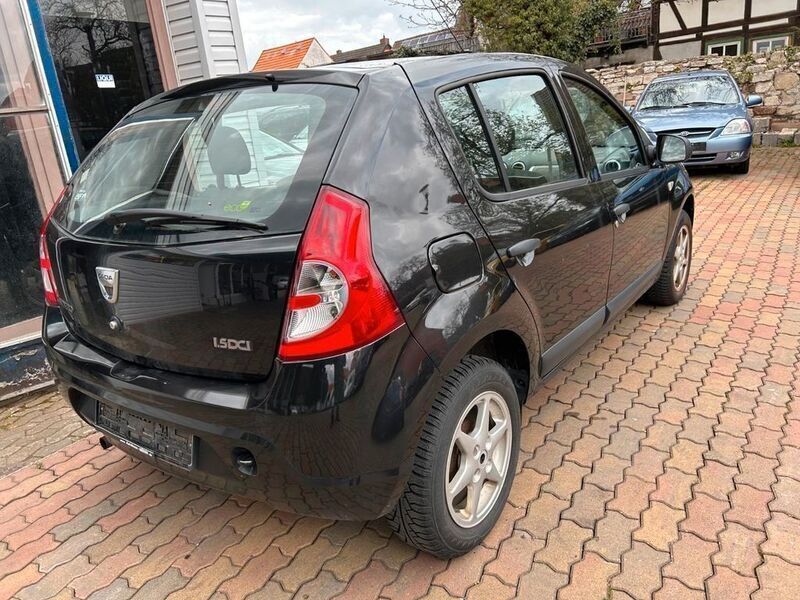 Schwarz Gebraucht 2012 Dacia Sandero Lauréate Kleinwagen | 2.350 € - Bild 1/4