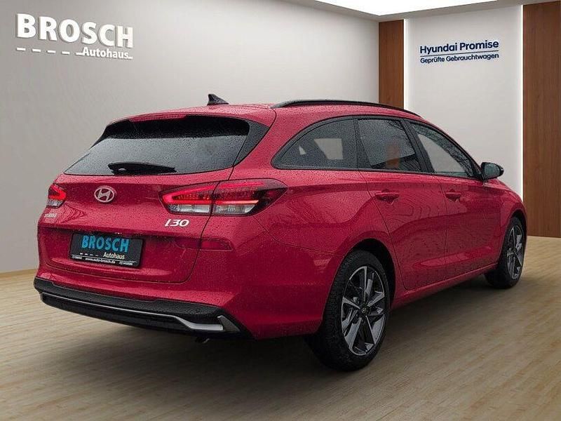 Gebraucht Hyundai i30 Advantage 140 PS (102 kW) 2024 Engine red Kombi