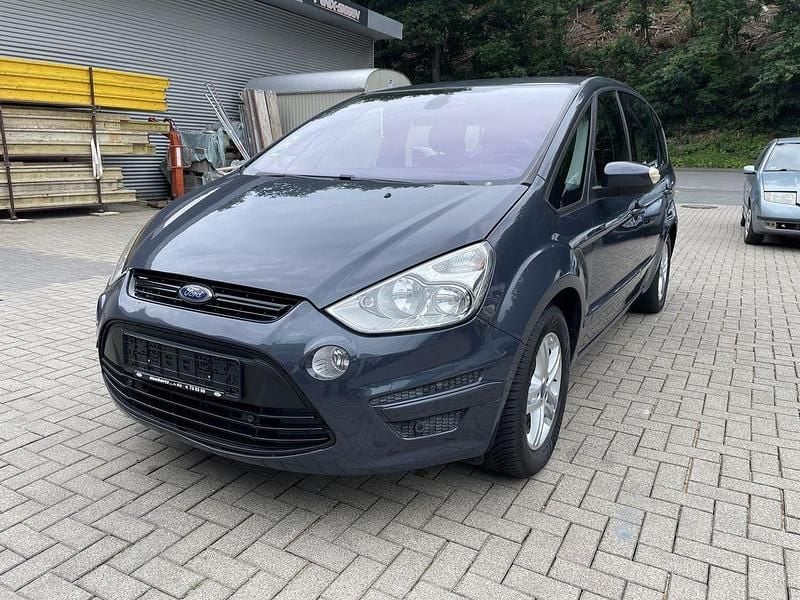 Grau Gebraucht 2011 Ford S-MAX Titanium Van / Kleinbus | 4.500 € (Guter Preis) - Bild 1/4