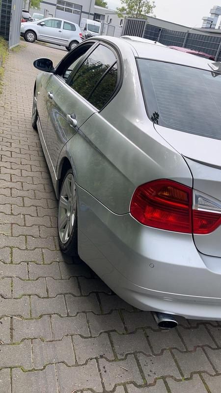 Gebraucht BMW 318 129 PS (94 kW) 2006 Silber Limousine