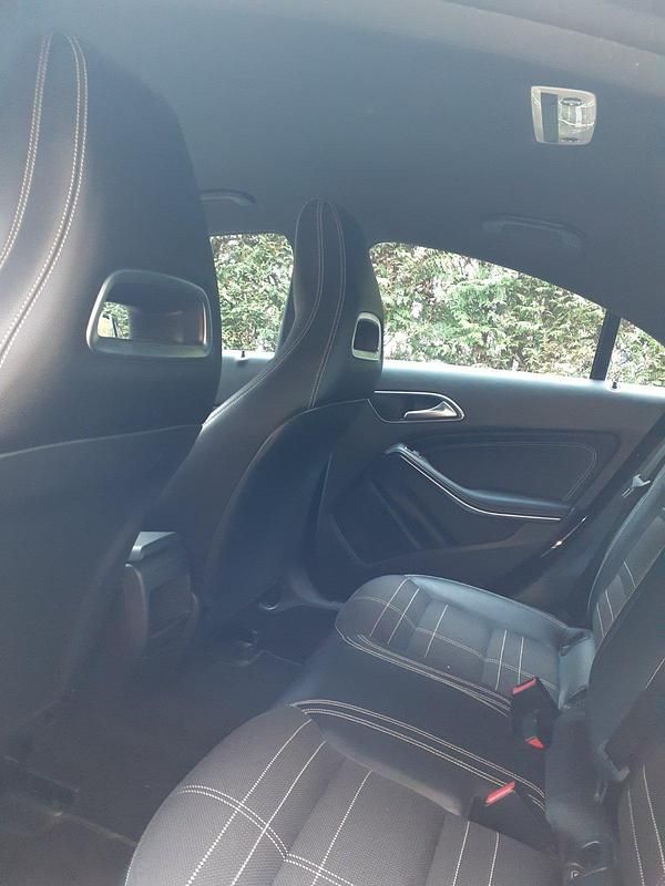 Gebraucht Mercedes CLA180 122 PS (89 kW) 2016 Schwarz Limousine