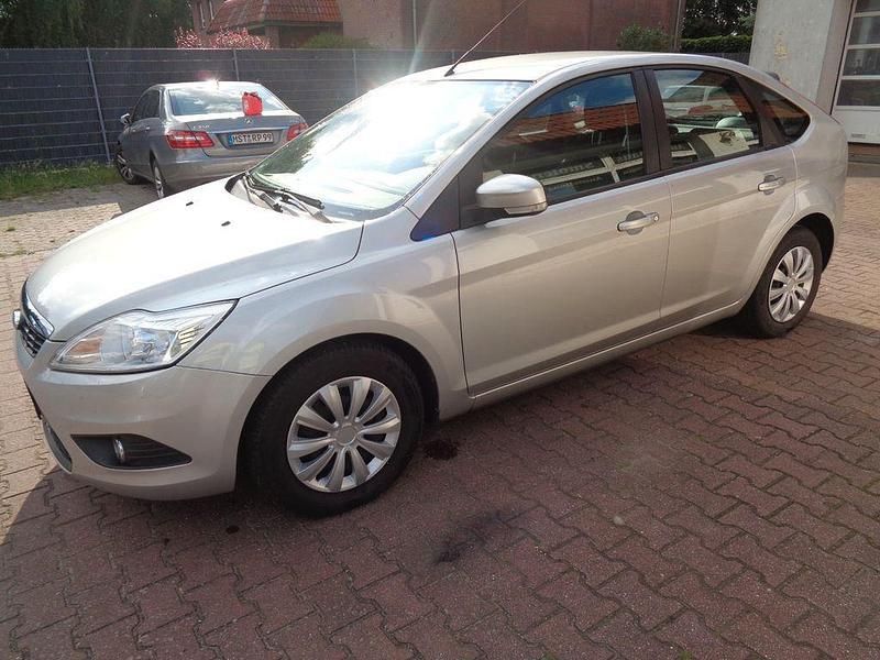 Silber Gebraucht 2008 Ford Focus Limousine | 3.995 € (Teuer) - Bild 1/4