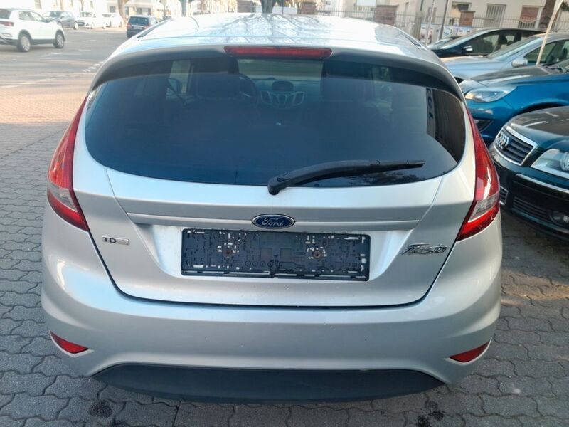 Gebraucht Ford Fiesta Trend 95 PS (69 kW) 2010 Silber Kleinwagen