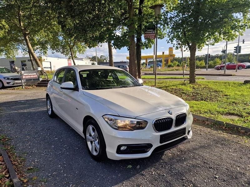 Weiß Gebraucht 2017 BMW 118 Sport Line Kleinwagen | 13.999 € (Guter Preis) - Bild 1/4