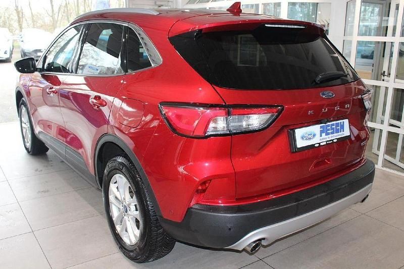Gebraucht Ford Kuga Titanium 224 PS (164 kW) 2022 Rot SUV