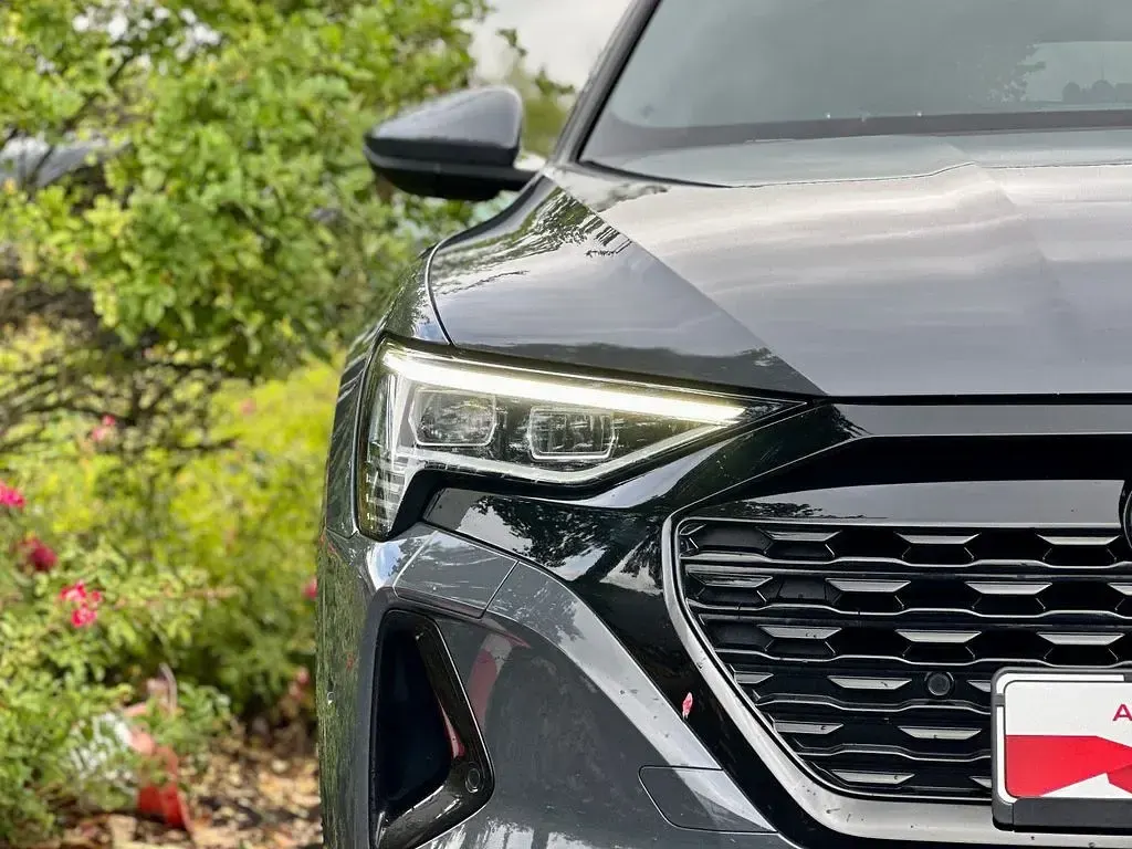Gebraucht Audi Q8 Sportback e-tron Sport 250 kW (340 PS) 2023 Grau SUV