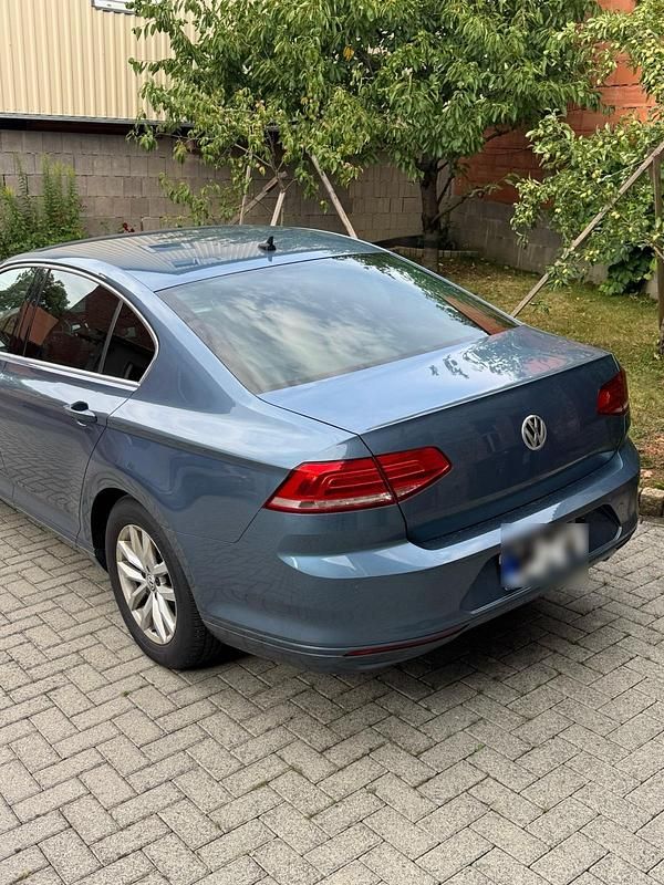 Gebraucht VW Passat 150 PS (110 kW) 2016 Blau Limousine
