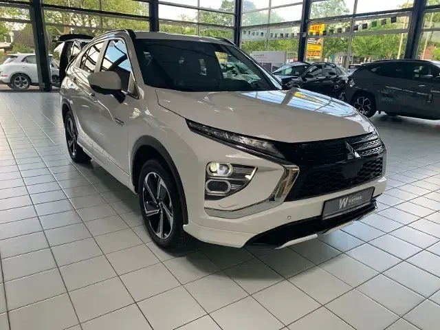 Używany Mitsubishi Eclipse Cross Plus 188 KM (138 kW) 2022 Biały SUV