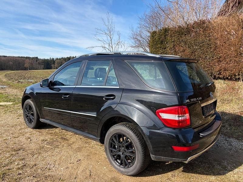 Gebraucht Mercedes ML350 231 PS (169 kW) 2010 Schwarz SUV