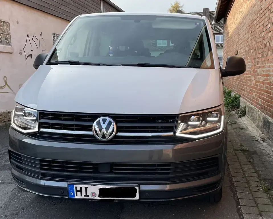 Gebraucht VW Multivan 150 PS (110 kW) 2016 Grau Van / Kleinbus