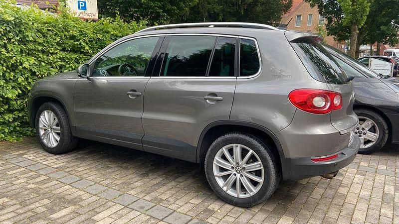 Grau Gebraucht 2010 VW Tiguan SUV | 7.100 € (Fairer Preis) - Bild 1/4
