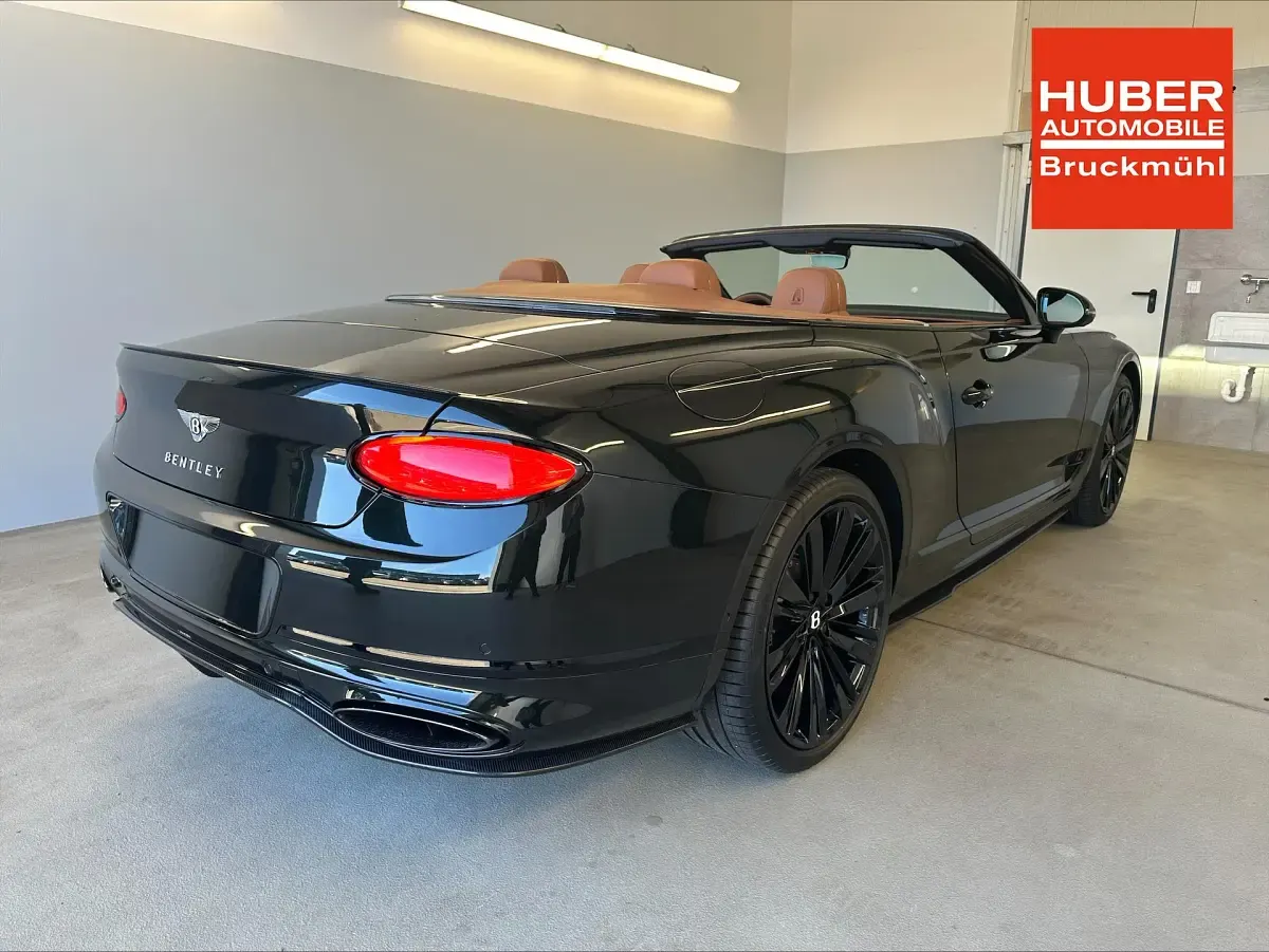 Gebraucht Bentley Continental 659 PS (484 kW) 2024 Midnight emerald / verdeck schwarz Coupé