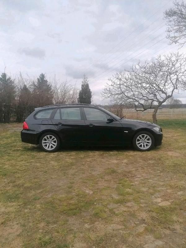 Gebraucht BMW 320 163 PS (119 kW) 2007 Schwarz Kombi