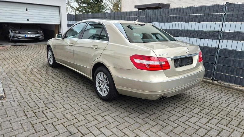 Second-hand Mercedes E200 184 CP (135 kW) 2010 Bej Berlinǎ